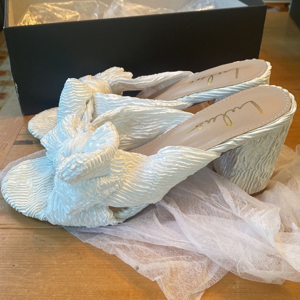 White heels - Picture 2 of 3